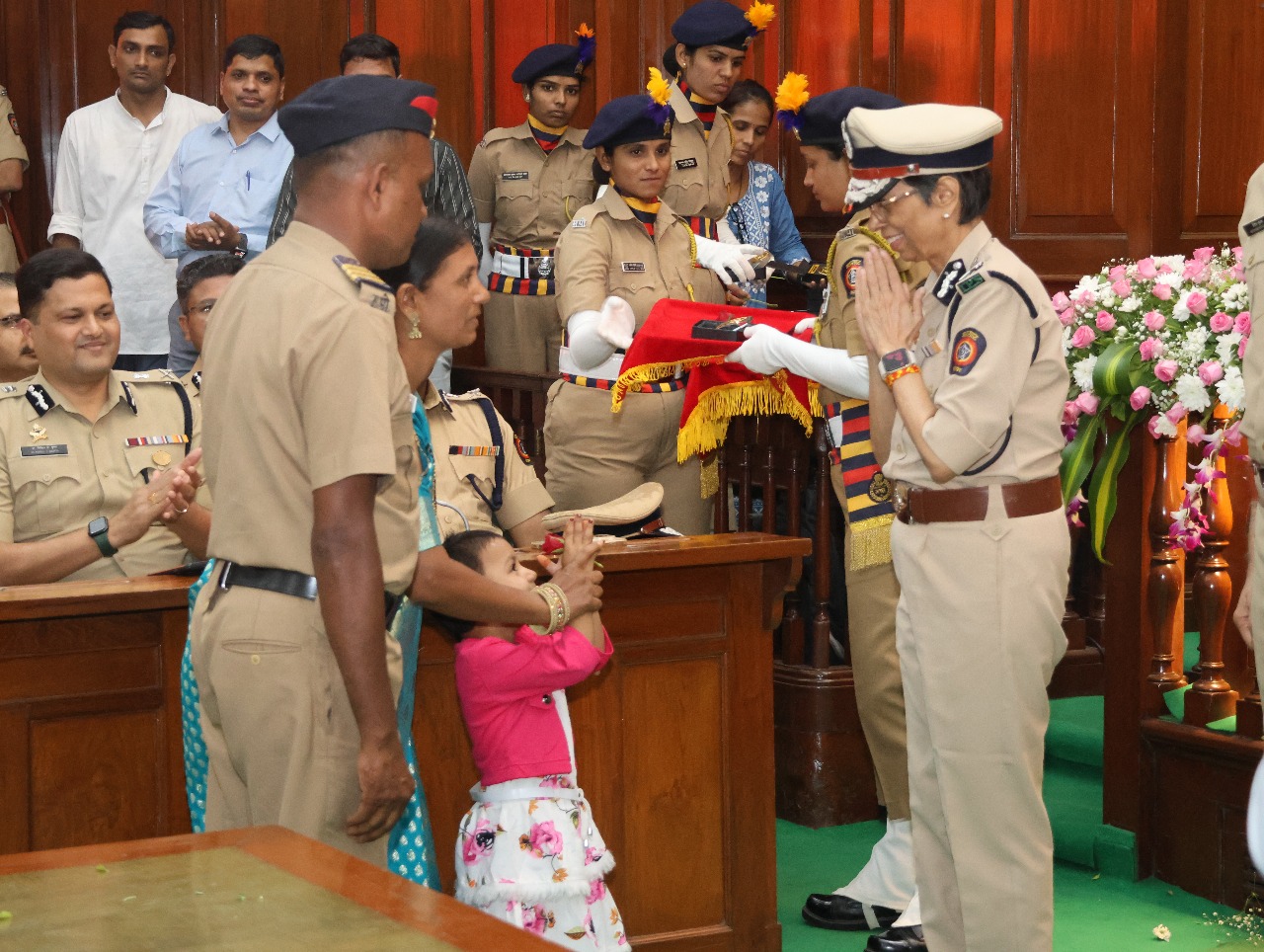 THE MEDAL AWARDING CEREMONY WAS HELD BY HONORABLE DIRECTOR GENERAL OF POLICE SMT. RASHMI SHUKLA IN THIS CEREMONY POLICE OFFICERS AND AMMALDARS WERE HONORED WITH MEDALS FOR THEIR SERVICE THE MEDAL AWARDING CEREMONY WAS HELD BY HONORABLE DIRECTOR GENERAL OF POLICE SMT. RASHMI SHUKLA IN THIS CEREMONY POLICE OFFICERS AND AMMALDARS WERE HONORED WITH MEDALS FOR THEIR SERVICE